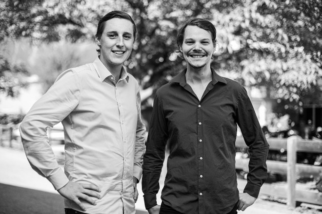 Die beiden Jungunternehmer Tobias J. Rieser (li.) und David Abfalterer (re.) - stellen ihre neue Bausoftware X-Build vor