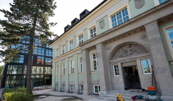 Cooler Kontrast: Die Werksviertel Villa zwischen den vielen HighTech-Bürogebäuden fällt auf. Fotocredit: WTS Group