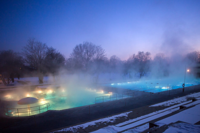 Auch im Winter kann man im Dantebad seine Bahnen schwimmen. Fotocredit: SWM/Steffen Leiprecht