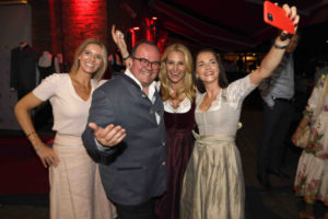 Oktoberfest Feeling mitten im Juli: Designerin Sandra Abt lud zur großen Jubiläumsparty 