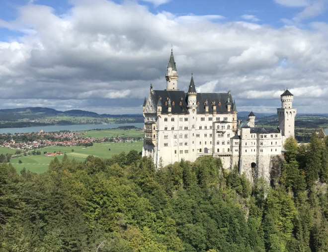 Neuschwanstein mit Blick zum Alpsee