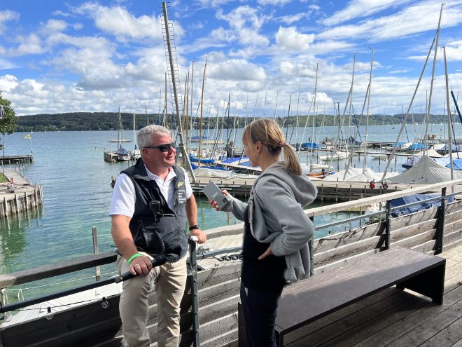 Auf dem Bootshaus-Balkon trafen wir Michael Liebl, Sport-Vorstand vom Münchner Yachtclub.