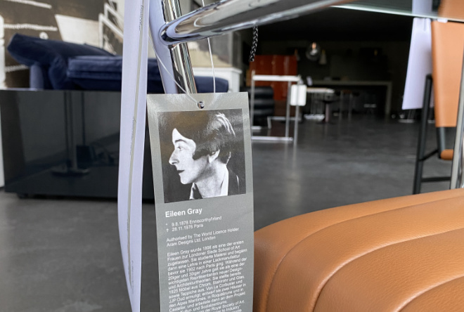 Erst im Alter von 90 begann die Designerin Eileen Gray eine Zusammenarbeit mit Aram Design Ltd., London mit Übertragung der Rechte zur Produktion und Distribution ihrer Entwürfe. Heute zu finden bei ClassiCon