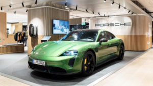 Autokauf im Oberpollinger: Porsche NOW eröffnet Store im Luxuskaufhaus