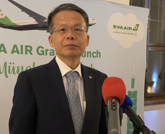 Mr. Clay Sun von Eva Air