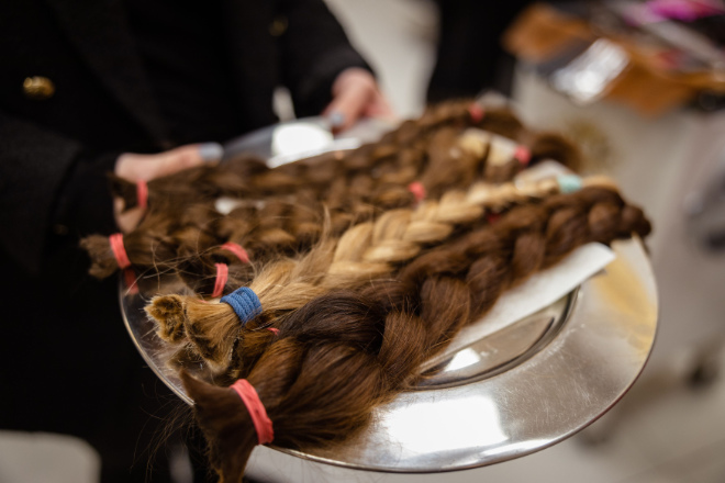 Zum 'Haare spenden' kamen auch heuer wieder im Vorfeld zum Weltkrebstag viele Münchner und Münchnerinnen. Fotocreidt: Thomas Kiewning BK Media Solution