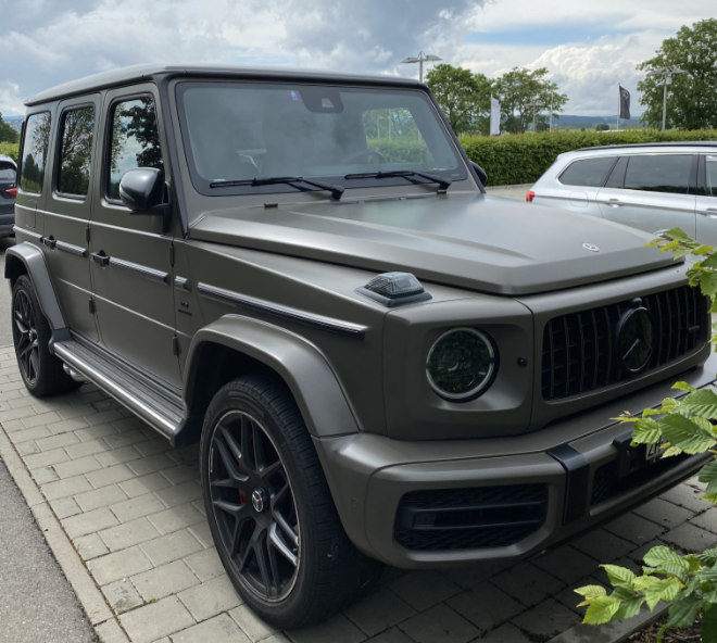 Teure Luxusautos wie Mercedes, BMW und Audi sind oft Ziel von organisierten Diebstahlbanden, da sie auf dem Schwarzmarkt einen hohen Preis erzielen können.