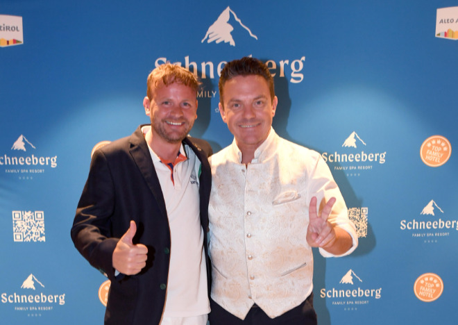 Hotelier Andreas Krusleberger mit Schlager-Star Stefan Mross. Fotocredit: 