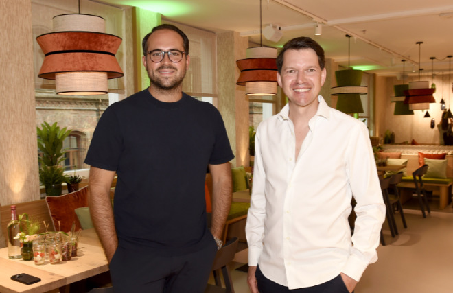 Thomas Mang und Stefan Mauritz beim Opening des neuen Green Beetle Café bei LUDWIG BECK. Fotocredit: Agency People Image (c) Michael Tinnefeld