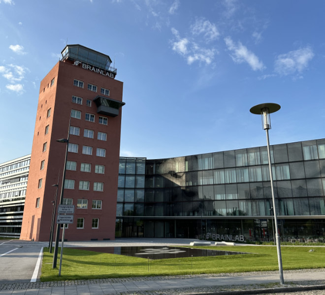 Jetzt ist der alte Flughafen Tower der Firmensitz vom Münchner Unternehmen Brainlab. Fotocredit: EM