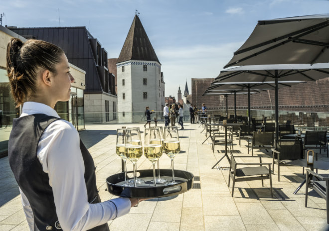 Der neue Lieblingsplatz im Maritim Hotel Ingolstadt wird sicherlich die neue Rooftop-Terrasse. Fotocredit: Maritim Hotels