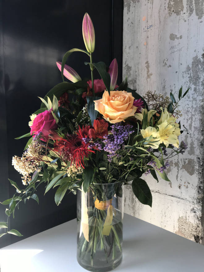 Auch Blumen können eine Quelle des Glücks sein. Blumen haben eine einzigartige Fähigkeit, positive Emotionen hervorzurufen und das Wohlbefinden zu steigern.