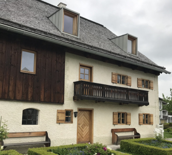 natürliche materialien wie Holz ist ein guter Isolator und bietet eine effiziente Wärme- und Schalldämmung. Holzfenster können dazu beitragen, den Energieverbrauch zu reduzieren und die Heizkosten zu senken.