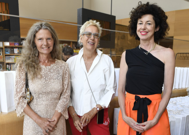 Petra Mayer (Mayer’schen Hofkunstanstalt), Regisseurin Doris Dörrie, Dr. Gabriele Castegnaro (ehemals Konen) kamen zum Ladies Art Lunch ins Museum Brandhorst. Fotocredit: Frank Rollitz / Agentur Schneider-Press