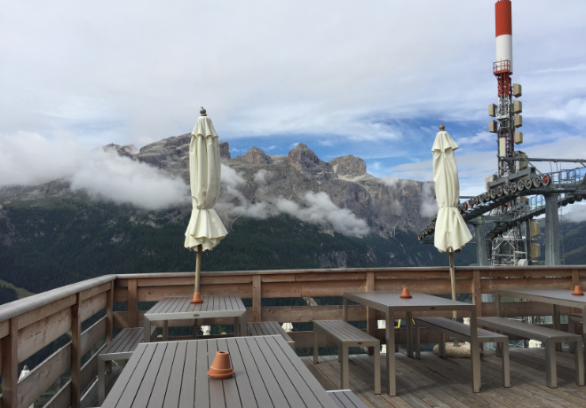 Im Sommer, von Juni bis Oktober, werden die Skilifte - ob Charilift, Seilbahn, Gondel oder Kabinenbahn - zu einem beliebten Transportmittel für Wanderer