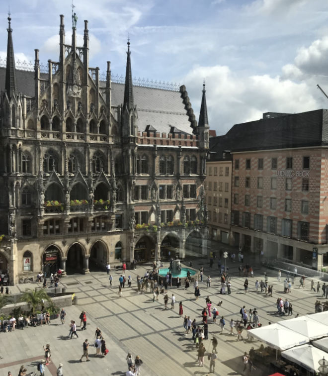 Normalerweise ist der Marienplatz zu dieser Jahreszeit von Menschen gefüllt.