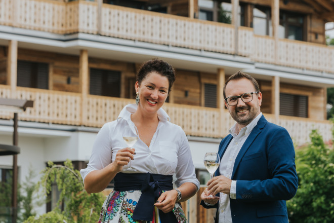 Resort-Inhaberin Bettina Ortner-Zwicklbauer mit Hoteldirektor Christian Schauberger.