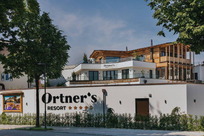 Der Spa erstreckt sich über fünf Etagen. Sogar auf dem Rooftop versteckt sich einer der sechs Pool, in welchem sich wirkungsstarkes Thermalwasser befindet.