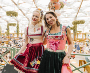 My Little Pony: Lola Paltinger designt erstes Dirndl für Kult-Firma