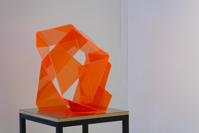 Kunstobjekt von Antje Blumenstein 'Two Folded Pieces 07, 2020, Acrylglas fluoreszierend, Sammlung Schroth