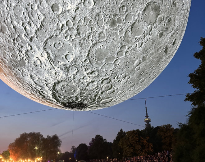 Im Olympiapark finden immer tolle Events statt, wo ein Heiratsantrag durchaus gut ankommt. Vielleicht unter dem Mond während des Tollwood-Sommerfestivals? Fotocredit: Helen Siegel