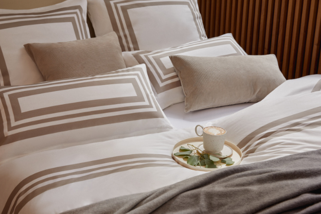 In der Bettwäsche-Garnitur 'Loft' von Rid Selection mit einer sanft glänzenden Oberflächenstruktur fühlt man sich wie in einem Luxushotel :-) Schlafzimmer gemütlich einrichten - mehr geht nicht!