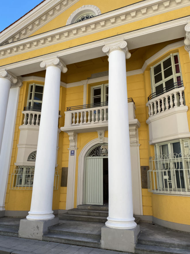 Das Standesamt in der Mandlstraße in München Schwabing direkt am Englischen Garten zählt zu den schönsten Standesämtern Deutschlands. Fotocredit: Helen Siegel