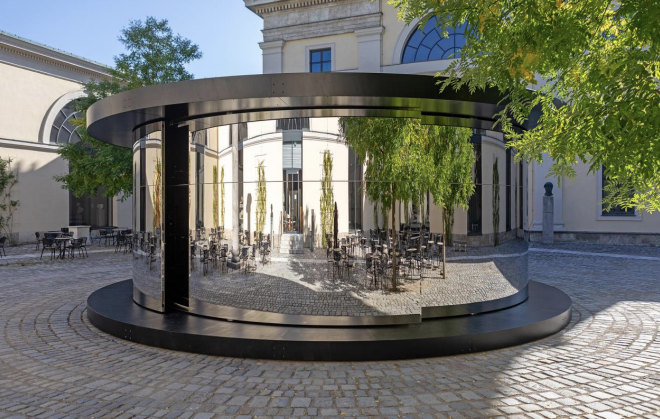 Rasthofer/Neumaier, Raum O, 2023©Anne Wild mit Kunstskulptur in der Glyptothek