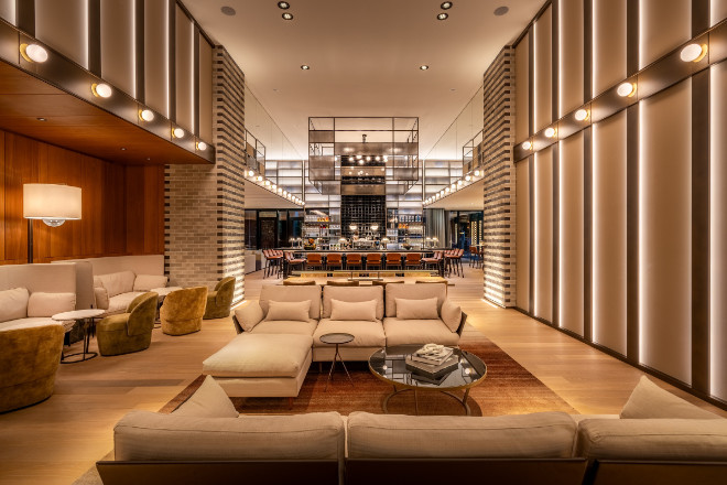 Ein Raum mit vielen Funktionen: Greatroom im Lobbybereich des München Marriott Hotel City West