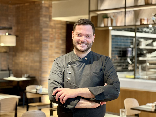 Schon sein Name klingt nach italienischer Kulinarik – Marco De Cecco – der Head Chef des Restaurants „Assoluto Ristorante & Vineria“ im neu eröffneten München Marriott Hotel City West im Stadtteil Westend