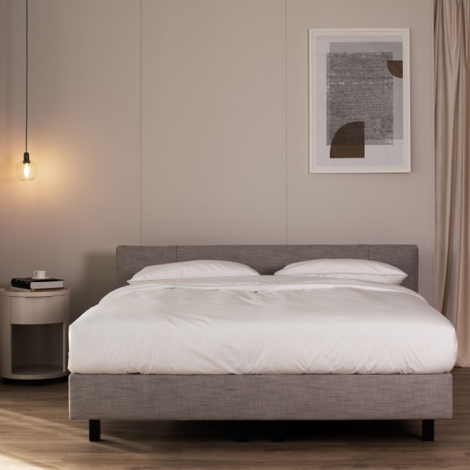 Zeitloses Sondermodell aus der Bettenmanufaktur SCHRAMM: das Polsterbett Relax mit Matratze Emotion ab ca. 3.999 €