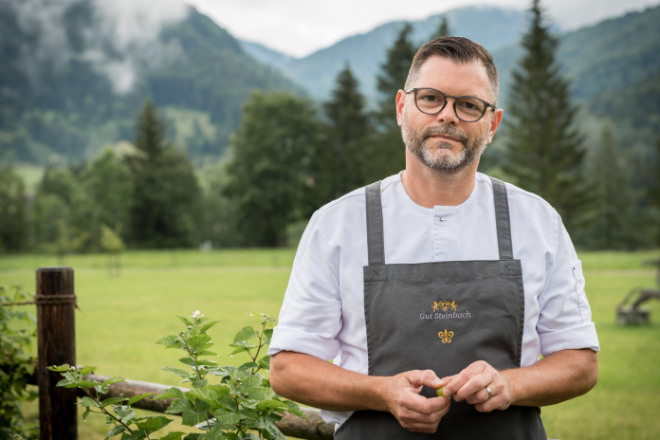 Zum dritten Mal in Folge wurde Gut Steinbach Küchenchef Achim Hack mit dem grünen Michelin-Stern ausgezeichnet. Fotocredit: 