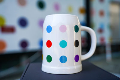Typisch Oktoberfest: Neuzugang Bierkrug von Kunst-Star Damien Hirst