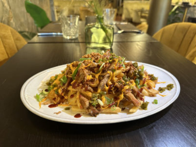 Restaurant St.Ribs feiert Jubiläum: Die besten Spareribs in München jetzt auch Sonntags