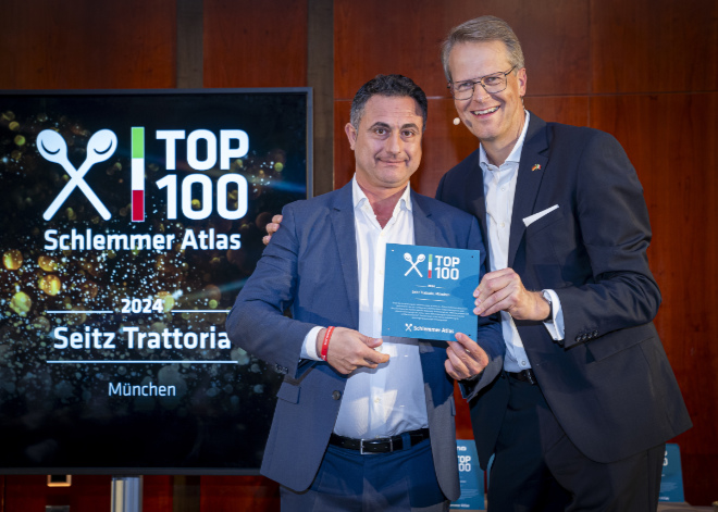 Johannes Großpietsch (CEO Busche Verlagshaus) übergab jeden Preis höchstpersönlich! Fotocredit: Guido Schröder Fotografie