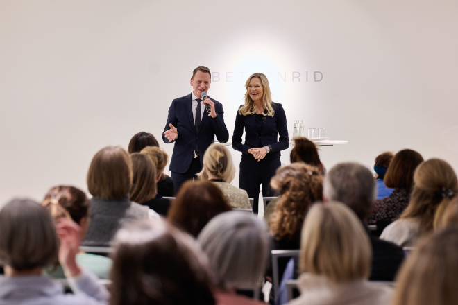 Bettenrid CEO Robert Waßolek mit Longevity-Expertin Nina Ruge