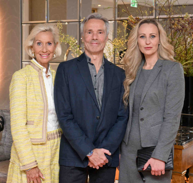 Kristina Tröger (Präsidentin Club europäischer Unternehmerinnen) mit Hannes Jaenicke und Daniela Conrad (Executive Partner five14) beim CeU-Talk im Hotel Mandarin Oriental. Foto: ABR-Pictures / Frank Rollitz