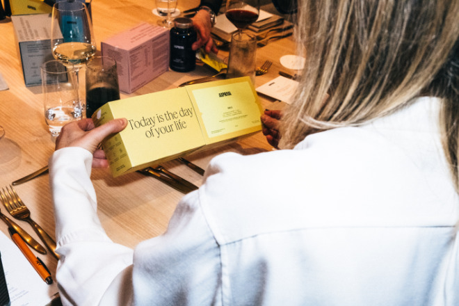 Wir übersetzen jetzt mal den Spruch völlig frei, welcher auf jeder Verpackung steht: Heute ist der Tag, an dem deine Longevity-Reise beginnt!