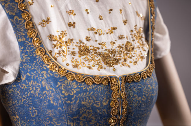 Dirndl Geschichte Golddruck-Couture Dirndl der Fa. Gössl