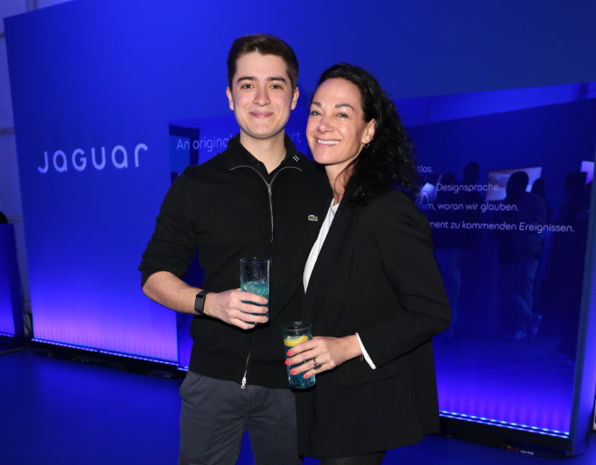 Charlotte Gräfin von Oeynhausen mit ihrem Sohn Felix von Oeynhausen. Photo Getty Images PR for Jaguar
