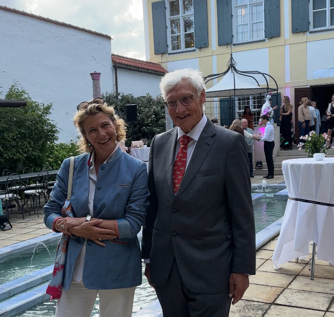 Barbara Muckermann, Group CEO von Kempinski Hotels und erste Frau an der Spitze von Europas ältester Luxushotelgruppe, stellte gemeinsam mit S.K.H. Prinz Luitpold von Bayern das außergewöhnliche Gäste-Refugium gemeinsam vor.