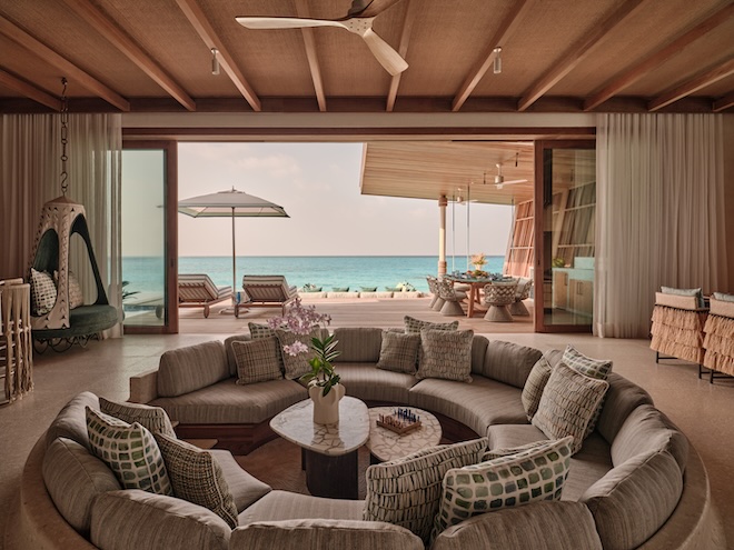 Mit Weitblick: Wohnzimmerbereich einer .HERE Villa. Fotocredit: Georg Roske