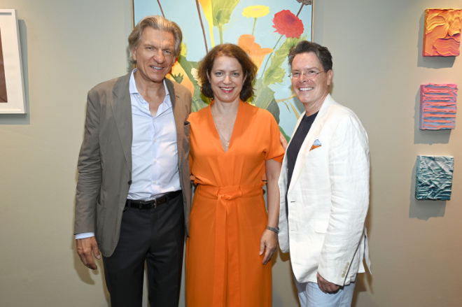 Korbinian Kohler mit Bettina Beckert und Peter Hansen zur Vernissage Gallery KoKo @ BW featured by MAX 33 & Friends im Spa Resort Bachmair Weissach. Fotocredit: Agency People Image, Eric Tran-Quang