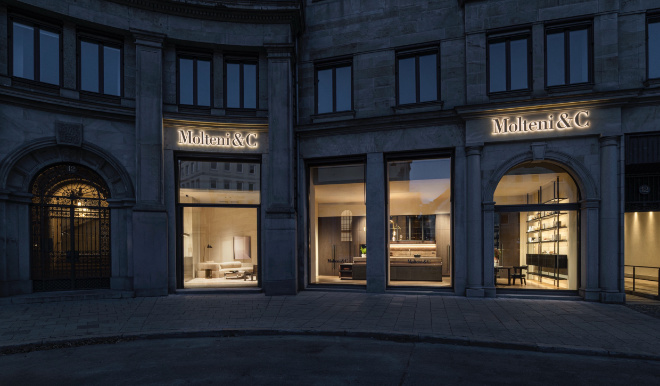 Der Molteni&C Flagshipstore am Promenadeplatz bietet bereits viel Einblick beim Vorbeigehen. Fotocredit: