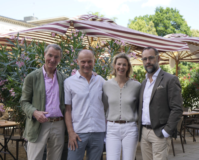 v.l.n.r.: Christian Eduard Franke-Landwers, Gastronom Rudi Kull, Juana Schwan (Highlights) und Thole Rotermund. Fotocredit: Clark Parkin