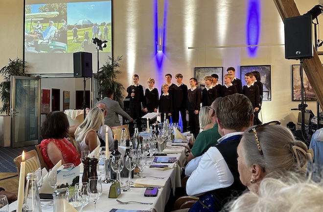 Premiere für den Münchner Chor: Mini-Konzert im Golfclub