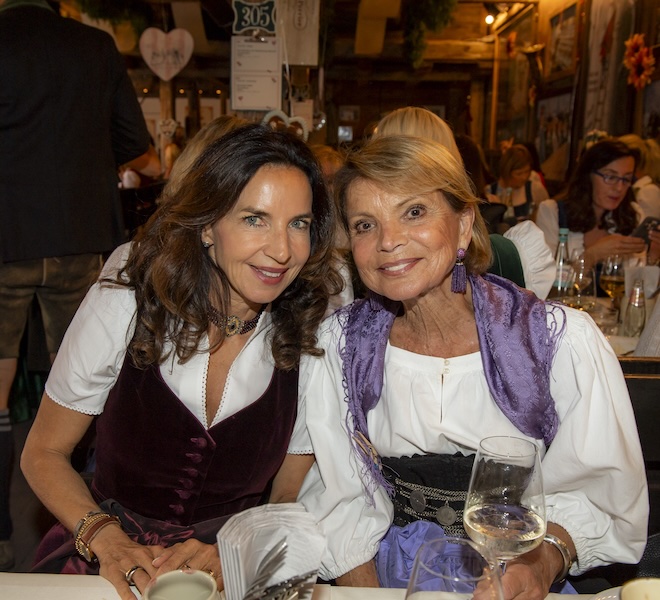 Clarissa Käfer kam ein wenig später zur Damen-Wiesn. Uschi Glas ist Stammgast bei Mercedes. Fotocredit: Mercedes-Benz AG