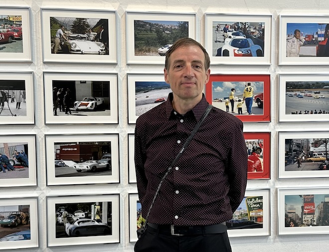 Oliver Mezger hat noch viele Negative seines Vaters im Archiv. Fotocredit: Exklusiv München
