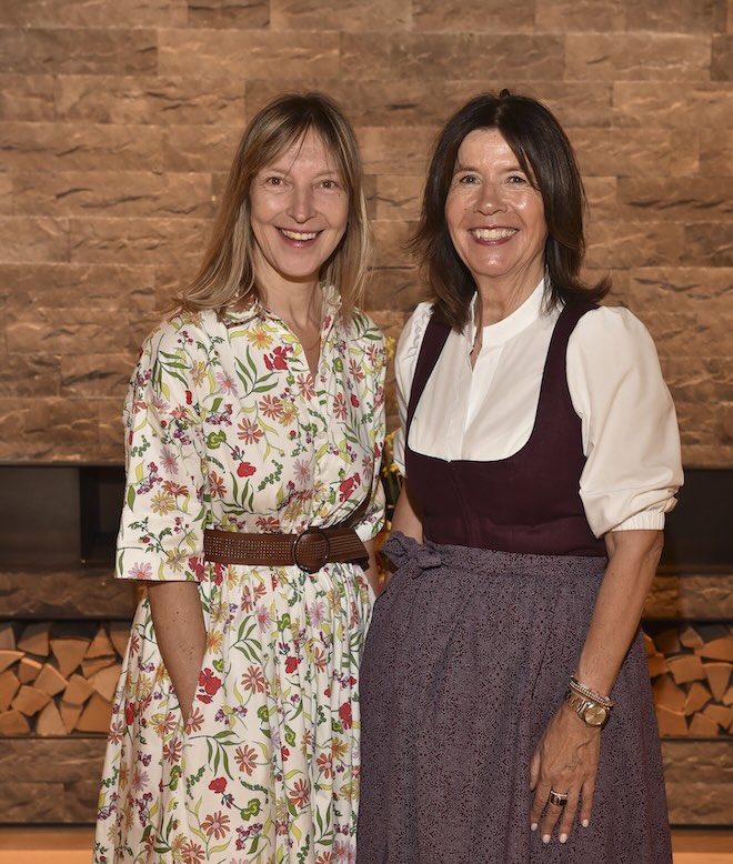 Yvonne Wirsing von ExklusivMünchen mit Gabriele Hammerschick von LODENFREY im Interview. Foto: BrauerPhotos / G.Nitschke