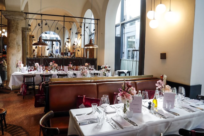 Stilvoll gedeckt: Der Brenner Operngrill bot den perfekten Rahmen für den diesjährigen Ladies Lunch.